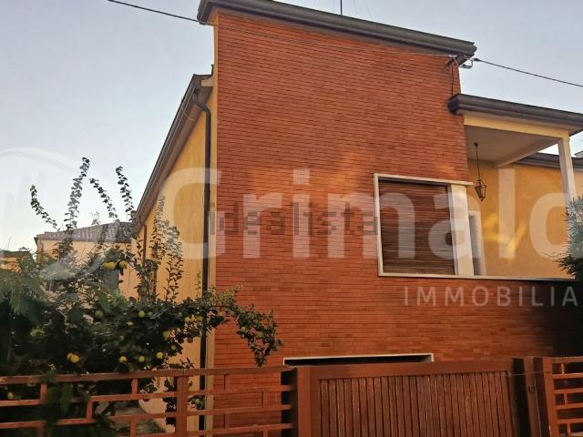 Case e ville in vendita di 258 m² in Via San Massimo