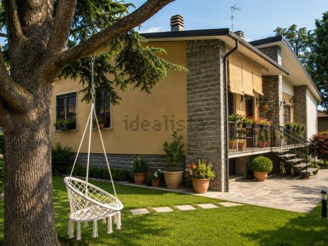 Case e ville in vendita di 258 m² in Viale Villoresi, 6