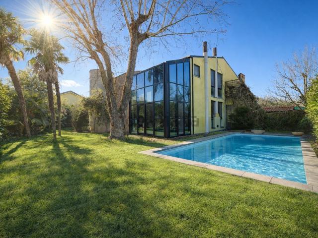 Case e ville in vendita di 259 m² in Via Arialdo Conti