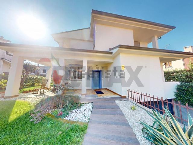 Case e ville in vendita di 259 m² in Via delle Gerole, 2