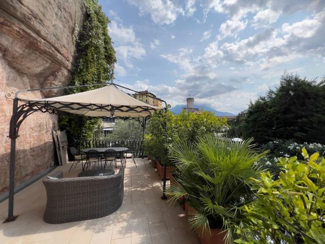 Case e ville in vendita di 259 m² in Via San Martino