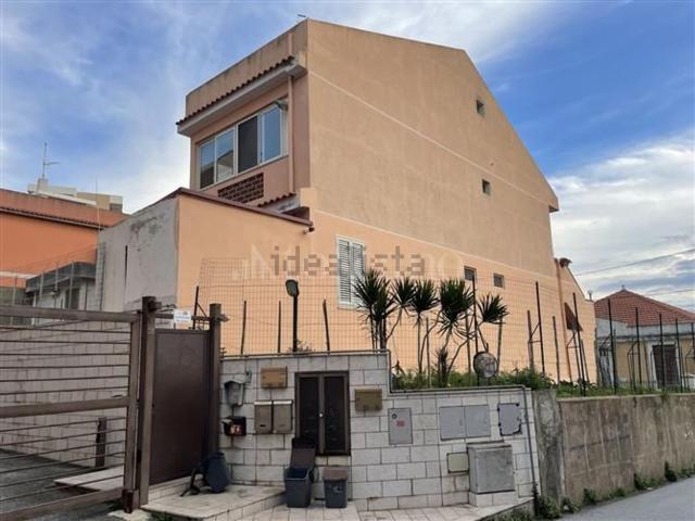 Case e ville in vendita di 259 m² in Via Pirrotta