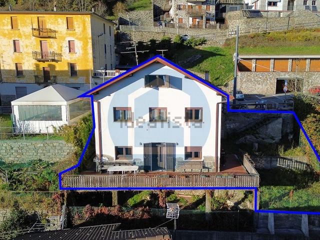 Case e ville in vendita di 259 m² in Via Roma