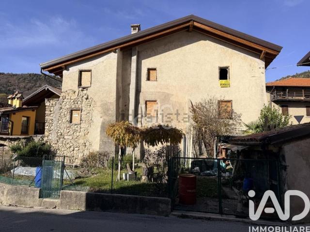 Case e ville in vendita di 259 m² in Via Zandonai, 2