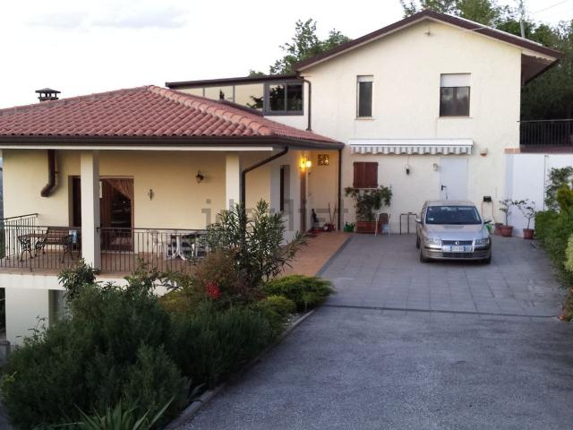 Case e ville in vendita di 260 m²