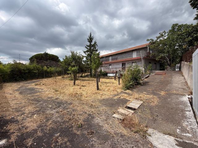 Case e ville in vendita di 260 m² in Via Cozzarelli