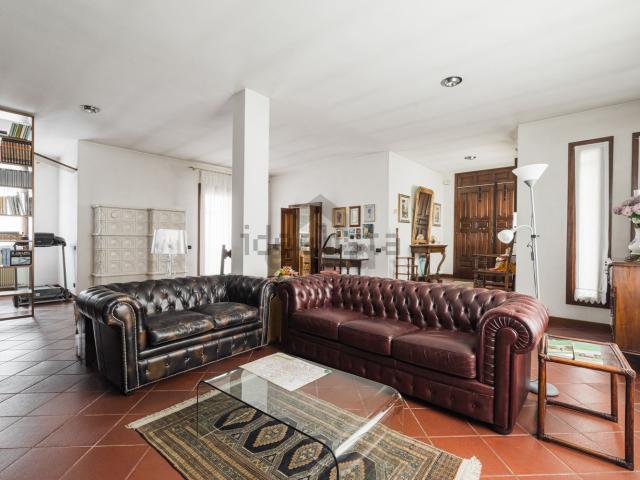 Case e ville in vendita di 260 m² in Via Codalunga