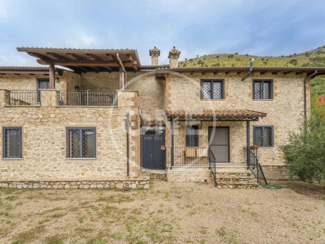 Case e ville in vendita di 260 m² in Via Camminate di sopra, 1