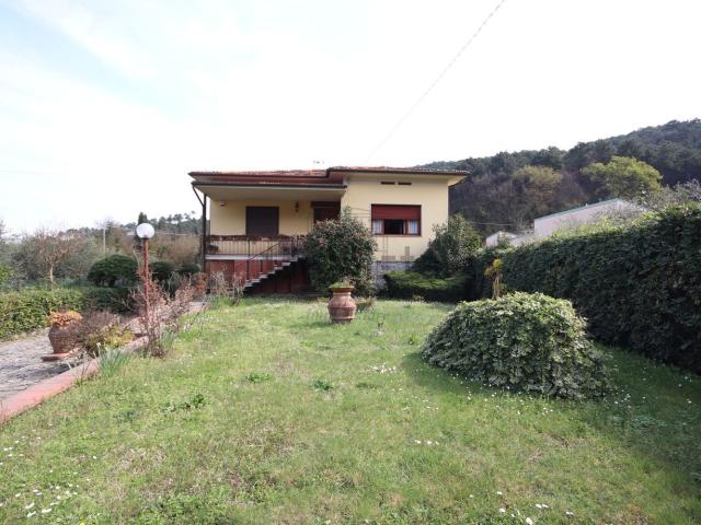Case e ville in vendita di 260 m² in Via Capo di Vico, 3