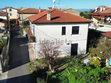 Case e ville in vendita di 260 m² in Via Capo di fiume, 1