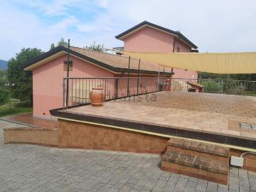 Case e ville in vendita di 260 m² in Via Carbonara, 32
