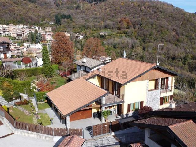 Case e ville in vendita di 260 m² in Via Castello, 9