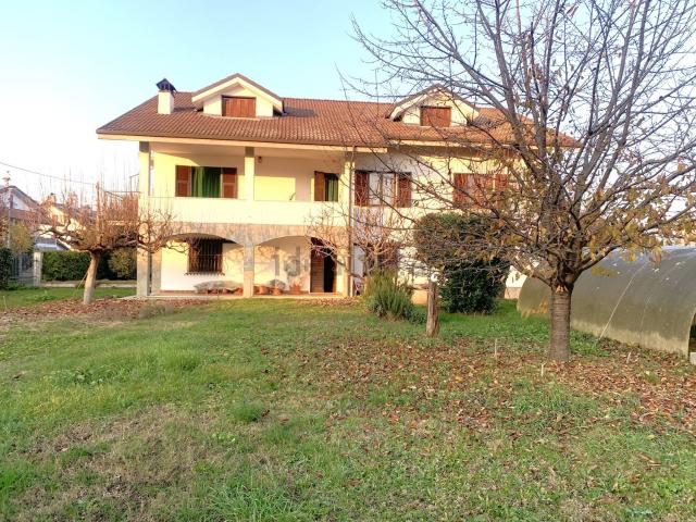 Case e ville in vendita di 260 m² in Via Ceriato