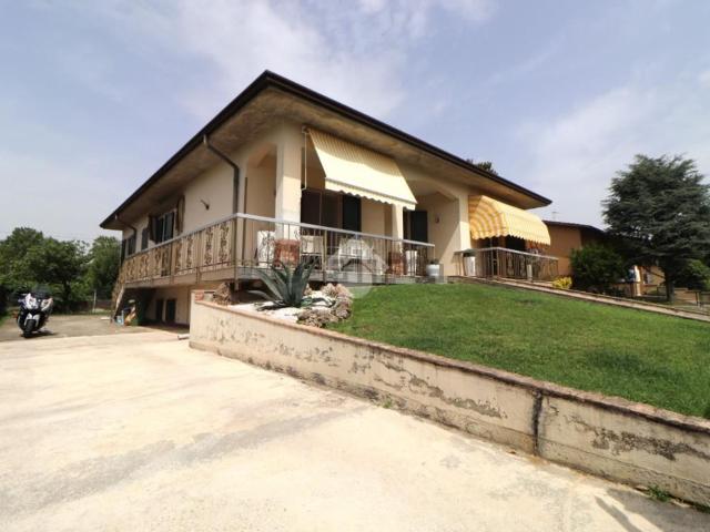Case e ville in vendita di 260 m² in Via A. Gramsci, 1