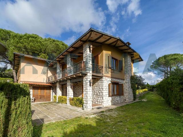 Case e ville in vendita di 260 m² in Strada Provinciale10
