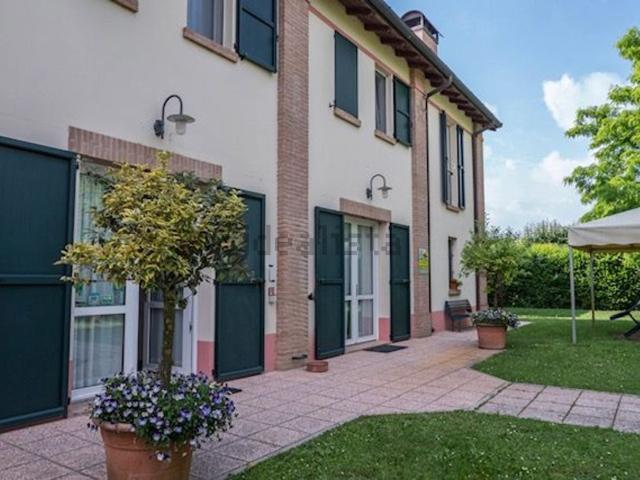 Case e ville in vendita di 260 m² in Via Angelo Talassi, 40