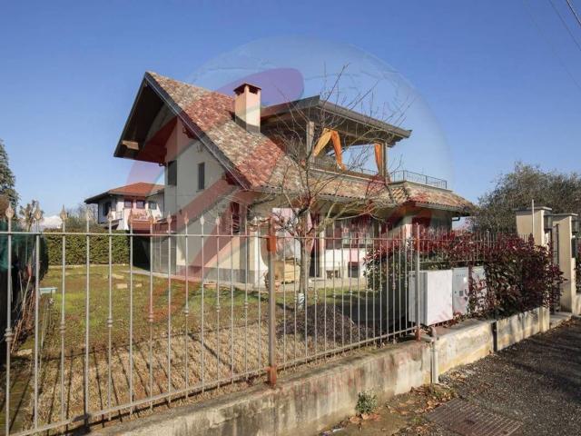 Case e ville in vendita di 260 m² in Via Alfieri, 43