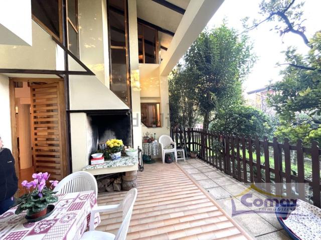 Case e ville in vendita di 260 m² in Via Appia Monterosso