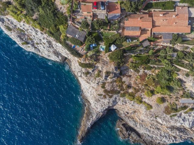Case e ville in vendita di 260 m² in Via Belvedere