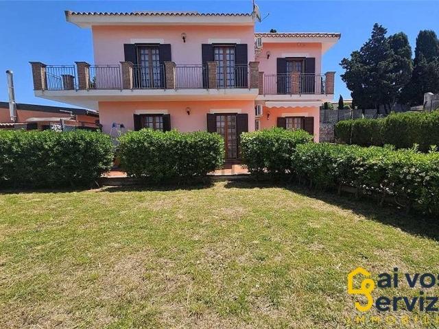 Case e ville in vendita di 260 m² in Via Giuseppe L&apos Innografo