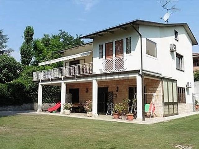 Case e ville in vendita di 260 m² in Via Gino Zocca, 8