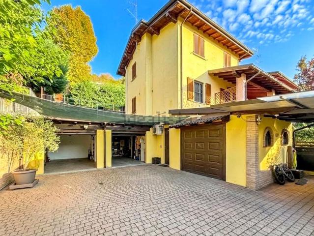 Case e ville in vendita di 260 m² in Via Dante Alighieri