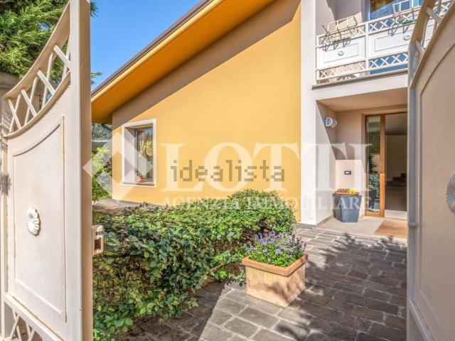 Case e ville in vendita di 260 m² in Via dei Girasoli