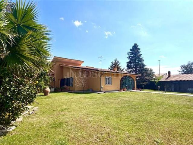 Case e ville in vendita di 260 m² in Via del Casale Agostinelli