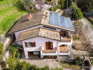 Case e ville in vendita di 260 m² in Via del Giannaccio