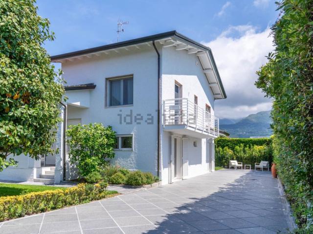 Case e ville in vendita di 260 m² in Via della Croce