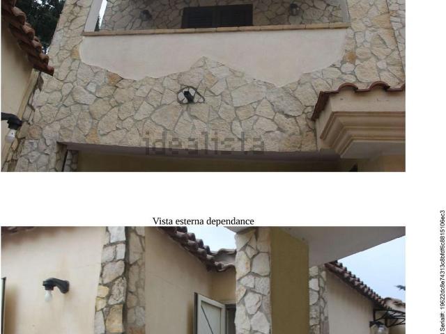 Case e ville in vendita di 260 m² in Via Eligio Porcu