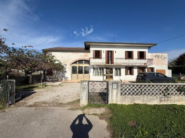 Case e ville in vendita di 260 m² in Via Kennedy, 3964