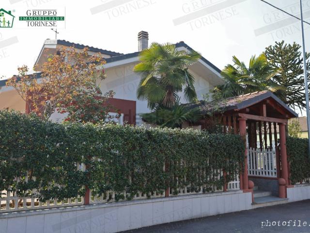 Case e ville in vendita di 260 m² in Via Lamarmora