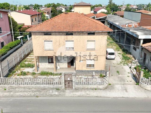 Case e ville in vendita di 260 m² in Via Luigi Gramatica, 27