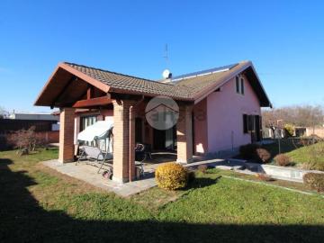 Case e ville in vendita di 260 m² in Via Lungo Bendola, 29