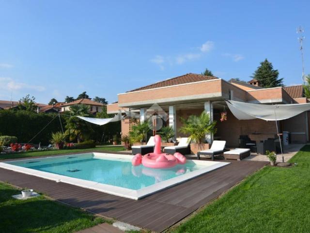 Case e ville in vendita di 260 m² in Via Monte Grappa, 4