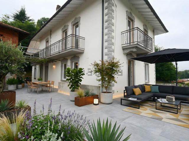 Case e ville in vendita di 260 m² in Via Monte Nero, 3