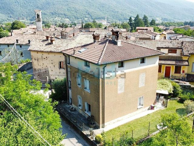 Case e ville in vendita di 260 m² in Via Monteclana, 107