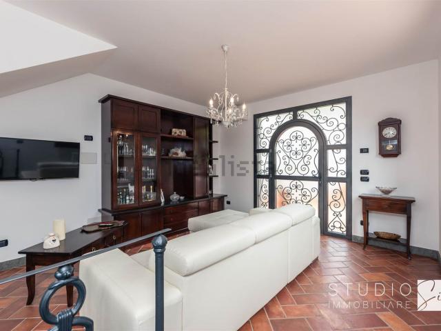 Case e ville in vendita di 260 m² in Via Morandaccio