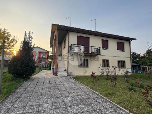 Case e ville in vendita di 260 m² in Via Mario Bertuol