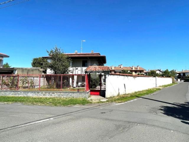 Case e ville in vendita di 260 m² in Via Mariani Don G 7