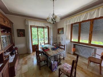 Case e ville in vendita di 260 m² in Via Massetana