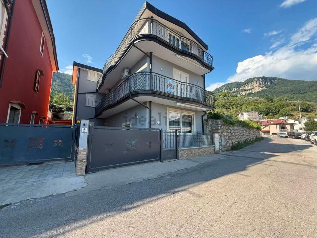 Case e ville in vendita di 260 m² in Via Nazario Sauro