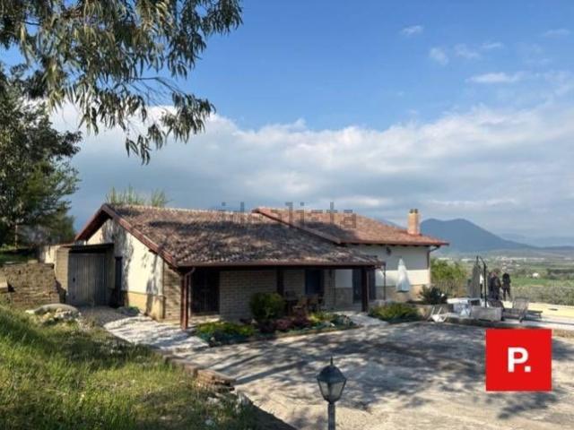 Case e ville in vendita di 260 m² in Via Sottovia