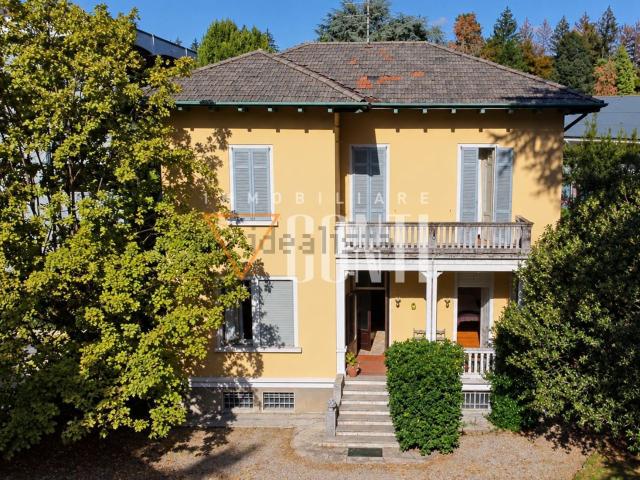 Case e ville in vendita di 260 m² in Via Solferino, 11