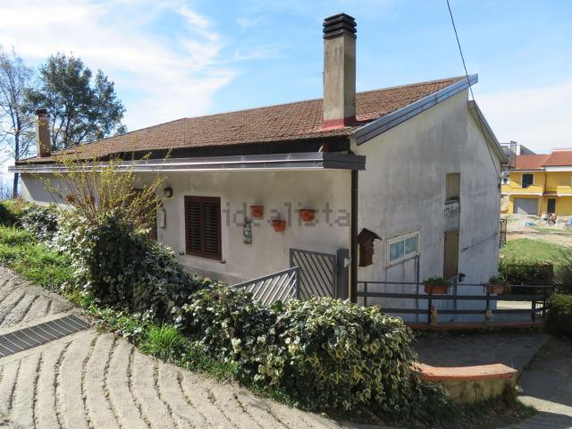 Case e ville in vendita di 260 m² in Via Sandro Pertini, 22