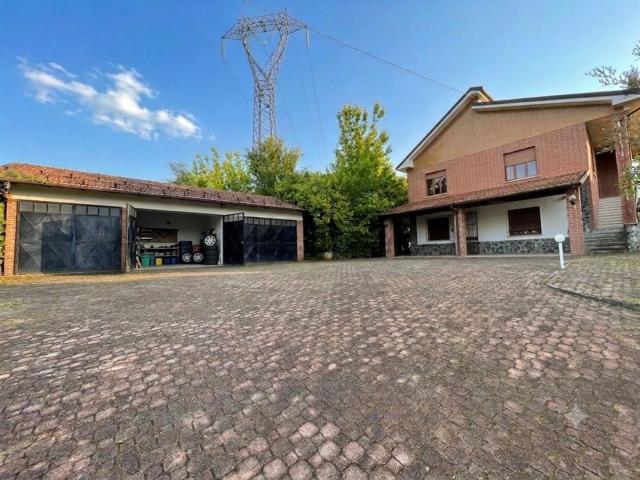 Case e ville in vendita di 260 m² in Via Sant&apos Agata, 35