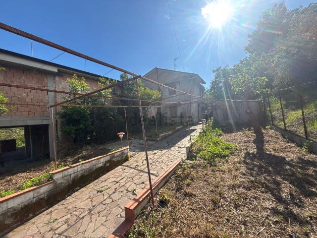 Case e ville in vendita di 260 m² in Via Santa Lucia, 51