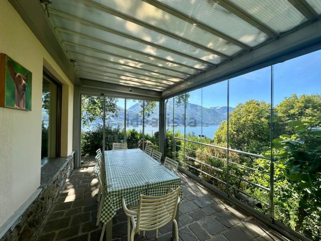 Case e ville in vendita di 260 m² in Via Statale