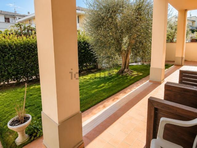 Case e ville in vendita di 260 m² in Via Poggio a Pino